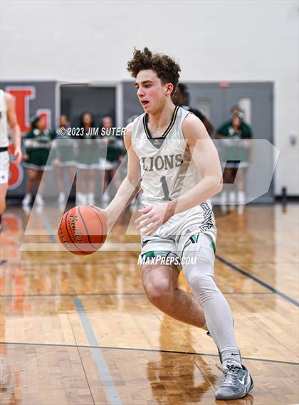 Thumbnail 1 in Lake Creek vs Ellison (UIL 5A Reg III Bi-District) photogallery.