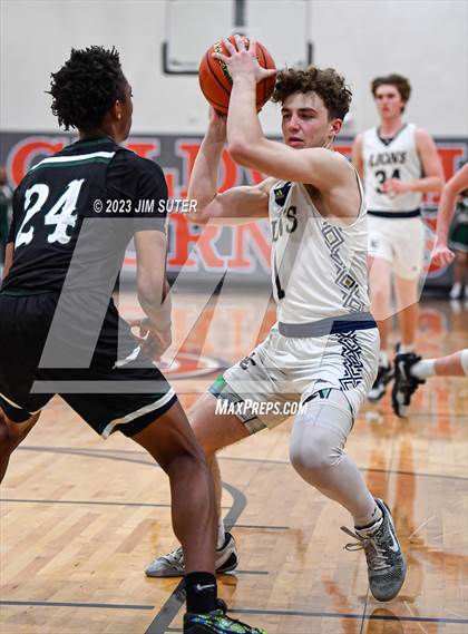 Thumbnail 2 in Lake Creek vs Ellison (UIL 5A Reg III Bi-District) photogallery.