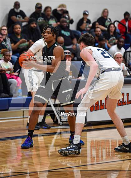 Thumbnail 2 in Lake Creek vs Ellison (UIL 5A Reg III Bi-District) photogallery.