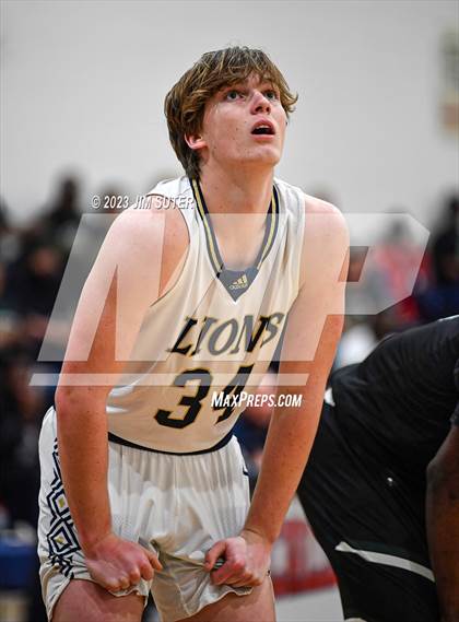 Thumbnail 3 in Lake Creek vs Ellison (UIL 5A Reg III Bi-District) photogallery.