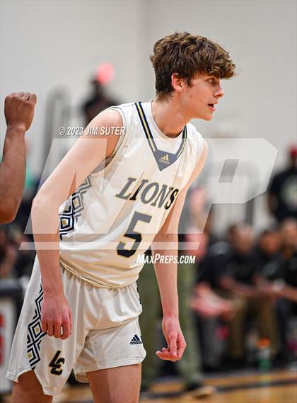 Thumbnail 1 in Lake Creek vs Ellison (UIL 5A Reg III Bi-District) photogallery.