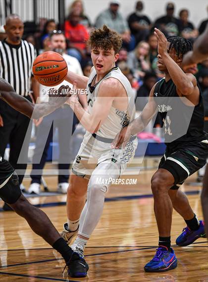Thumbnail 3 in Lake Creek vs Ellison (UIL 5A Reg III Bi-District) photogallery.