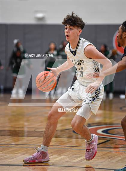 Thumbnail 3 in Lake Creek vs Ellison (UIL 5A Reg III Bi-District) photogallery.