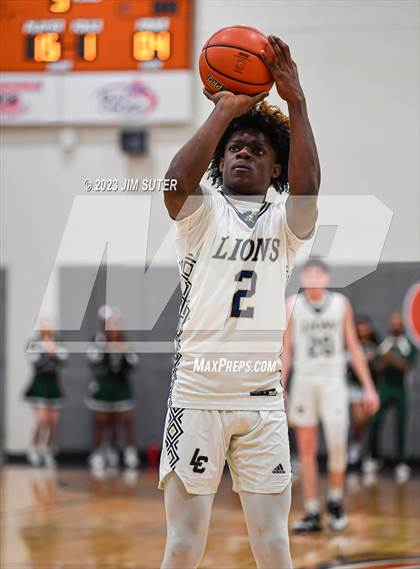 Thumbnail 3 in Lake Creek vs Ellison (UIL 5A Reg III Bi-District) photogallery.