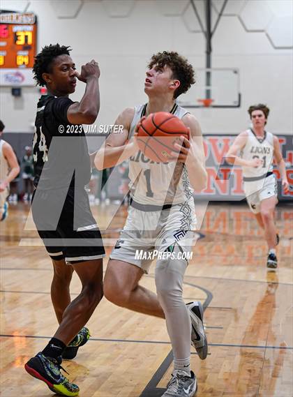 Thumbnail 3 in Lake Creek vs Ellison (UIL 5A Reg III Bi-District) photogallery.