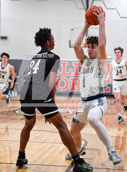 Thumbnail 3 in Lake Creek vs Ellison (UIL 5A Reg III Bi-District) photogallery.