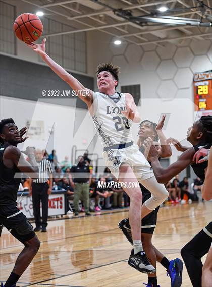 Thumbnail 2 in Lake Creek vs Ellison (UIL 5A Reg III Bi-District) photogallery.