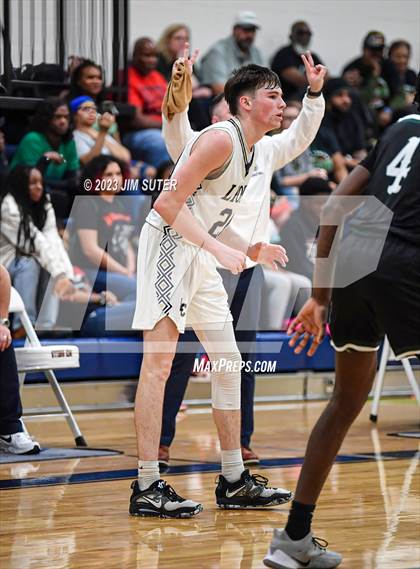 Thumbnail 3 in Lake Creek vs Ellison (UIL 5A Reg III Bi-District) photogallery.