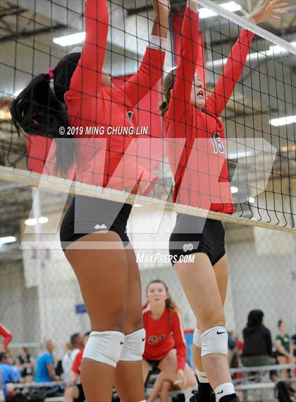 Thumbnail 1 in Mater Dei vs. San Clemente (Queen's Court Tournament) photogallery.
