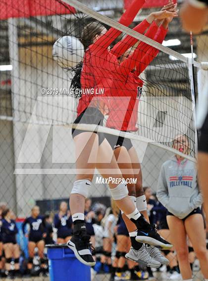 Thumbnail 1 in Mater Dei vs. San Clemente (Queen's Court Tournament) photogallery.