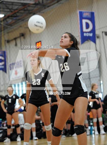 Thumbnail 1 in Mater Dei vs. San Clemente (Queen's Court Tournament) photogallery.