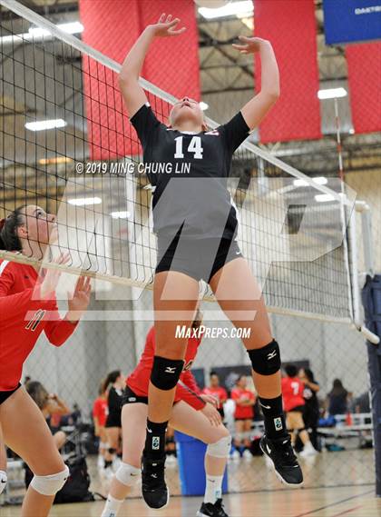 Thumbnail 3 in Mater Dei vs. San Clemente (Queen's Court Tournament) photogallery.