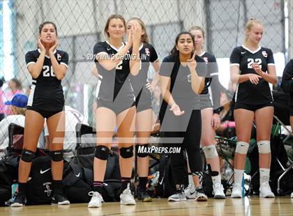 Thumbnail 2 in Mater Dei vs. San Clemente (Queen's Court Tournament) photogallery.