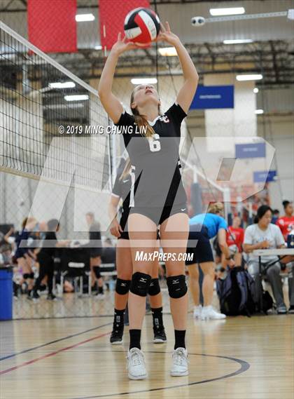 Thumbnail 3 in Mater Dei vs. San Clemente (Queen's Court Tournament) photogallery.
