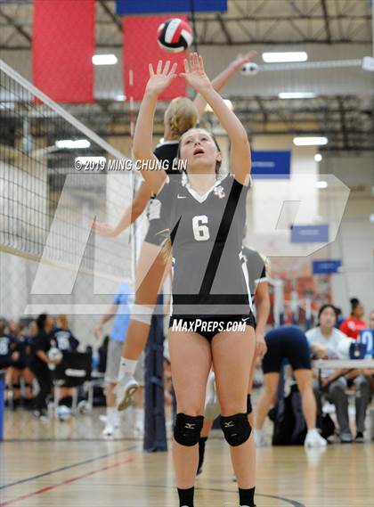 Thumbnail 2 in Mater Dei vs. San Clemente (Queen's Court Tournament) photogallery.