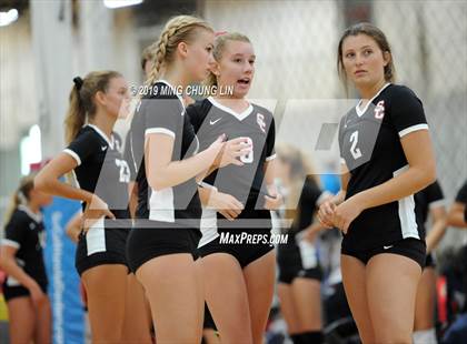Thumbnail 3 in Mater Dei vs. San Clemente (Queen's Court Tournament) photogallery.