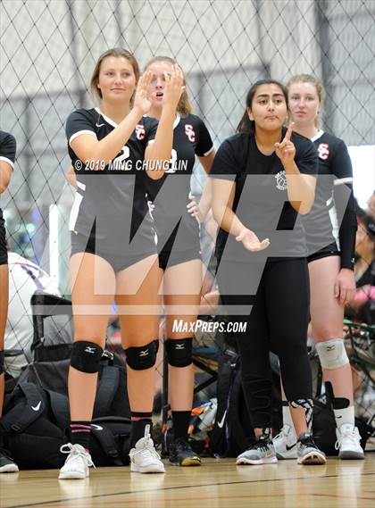 Thumbnail 1 in Mater Dei vs. San Clemente (Queen's Court Tournament) photogallery.