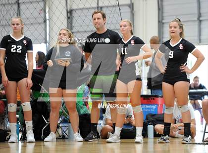 Thumbnail 2 in Mater Dei vs. San Clemente (Queen's Court Tournament) photogallery.
