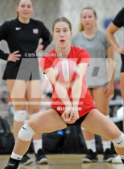 Thumbnail 3 in Mater Dei vs. San Clemente (Queen's Court Tournament) photogallery.