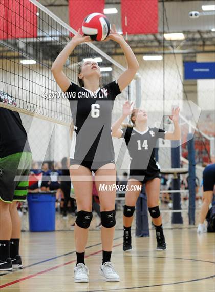 Thumbnail 3 in Mater Dei vs. San Clemente (Queen's Court Tournament) photogallery.