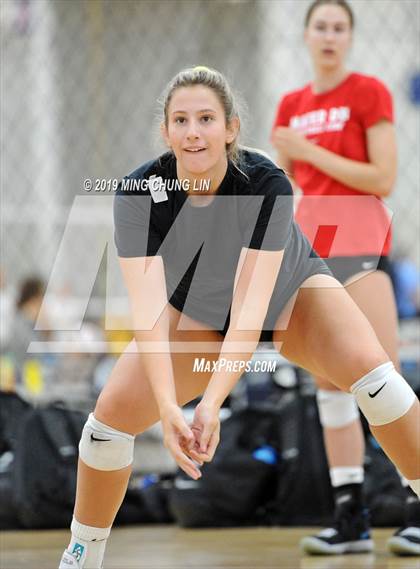 Thumbnail 2 in Mater Dei vs. San Clemente (Queen's Court Tournament) photogallery.