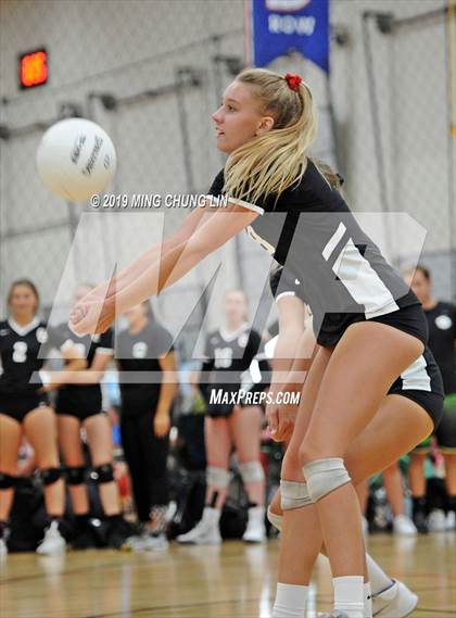Thumbnail 1 in Mater Dei vs. San Clemente (Queen's Court Tournament) photogallery.
