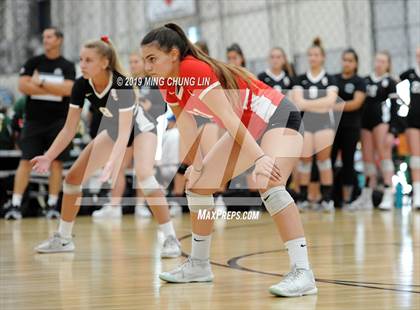 Thumbnail 1 in Mater Dei vs. San Clemente (Queen's Court Tournament) photogallery.