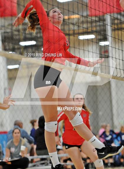 Thumbnail 3 in Mater Dei vs. San Clemente (Queen's Court Tournament) photogallery.