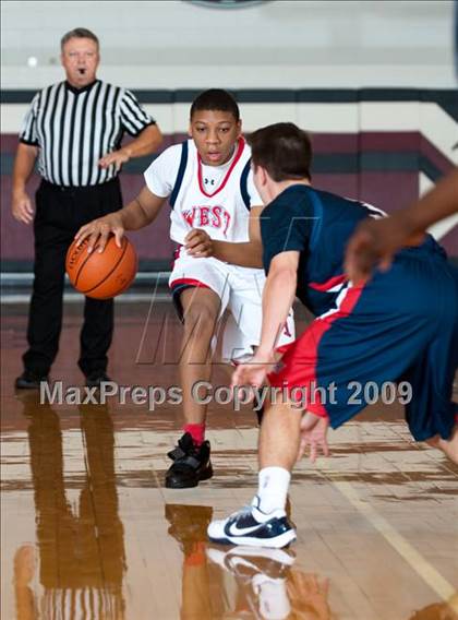 Thumbnail 1 in Atascocita @ West Monroe  (McDonalds Texas Invitational) photogallery.