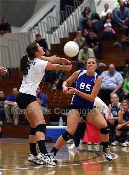 Thumbnail 2 in Mira Costa vs. Santa Margarita (CIF SS D1-AA Final) photogallery.