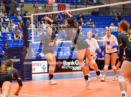 Thumbnail 3 in Hackett vs. Paris (AAA 3A Final) photogallery.
