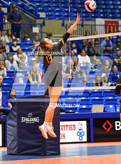Thumbnail 2 in Hackett vs. Paris (AAA 3A Final) photogallery.