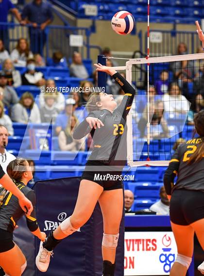 Thumbnail 2 in Hackett vs. Paris (AAA 3A Final) photogallery.
