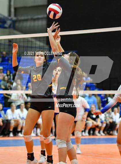 Thumbnail 2 in Hackett vs. Paris (AAA 3A Final) photogallery.