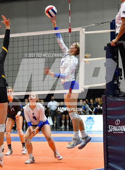 Thumbnail 3 in Hackett vs. Paris (AAA 3A Final) photogallery.