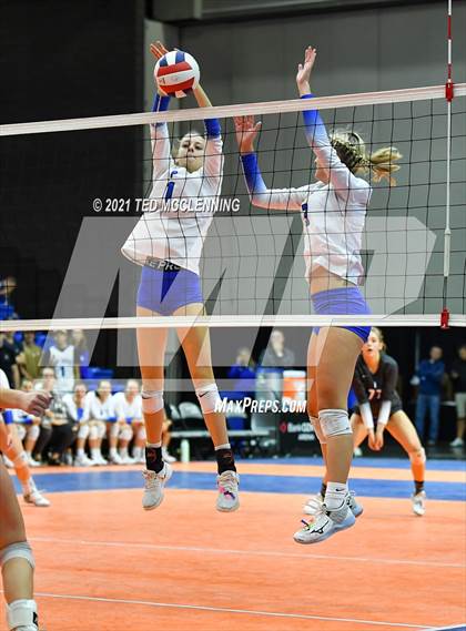 Thumbnail 2 in Hackett vs. Paris (AAA 3A Final) photogallery.