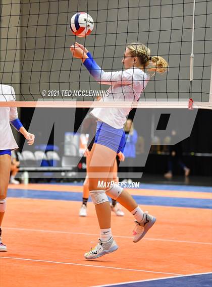 Thumbnail 1 in Hackett vs. Paris (AAA 3A Final) photogallery.