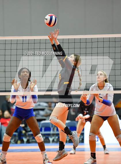 Thumbnail 3 in Hackett vs. Paris (AAA 3A Final) photogallery.