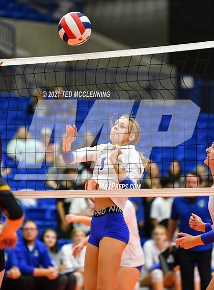 Thumbnail 2 in Hackett vs. Paris (AAA 3A Final) photogallery.