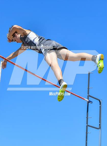 Thumbnail 2 in UIL 3A Region 2 Area Track Meet photogallery.
