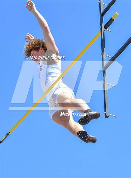 Thumbnail 1 in UIL 3A Region 2 Area Track Meet photogallery.