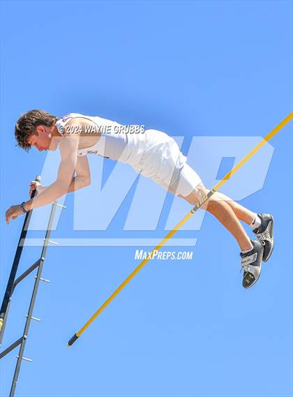 Thumbnail 2 in UIL 3A Region 2 Area Track Meet photogallery.