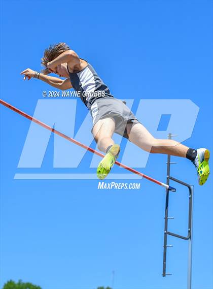 Thumbnail 3 in UIL 3A Region 2 Area Track Meet photogallery.