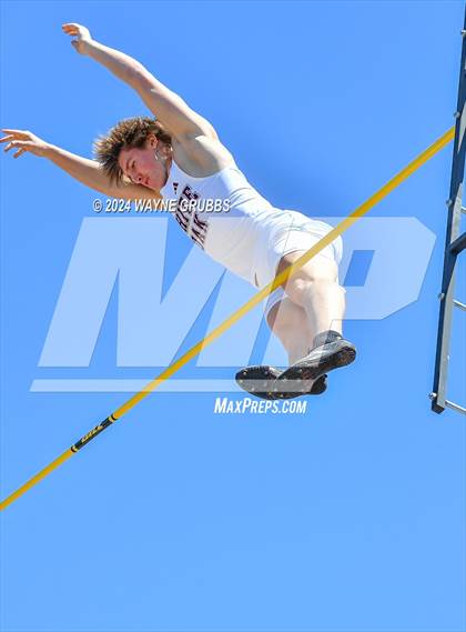 Thumbnail 3 in UIL 3A Region 2 Area Track Meet photogallery.