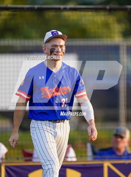 Thumbnail 2 in Madison Central vs. DeSoto Central photogallery.