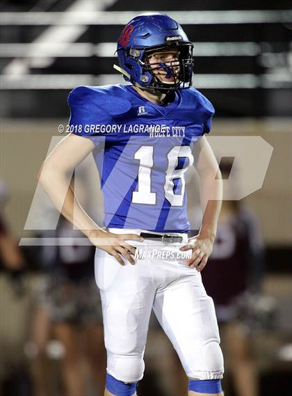 Thumbnail 3 in De Leon vs. Wolfe City  photogallery.