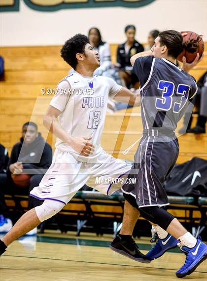 Thumbnail 3 in Bear Creek vs. Bradshaw Christian (NIKE Elk Grove vs. Stockton Challenge) photogallery.