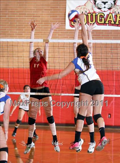 Thumbnail 2 in Foothill @ Carondelet photogallery.