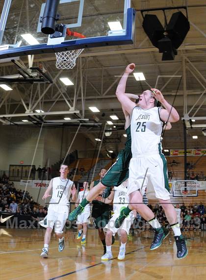 Thumbnail 3 in Jesuit vs. Tigard (Les Schwab Invitational) photogallery.