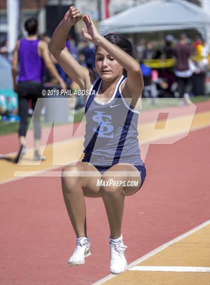 Thumbnail 2 in Covina Invitational  photogallery.
